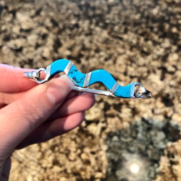 ✨ 💕Beautiful set of Bangle Bracelets!! 💕✨ - Picture 6 of 12